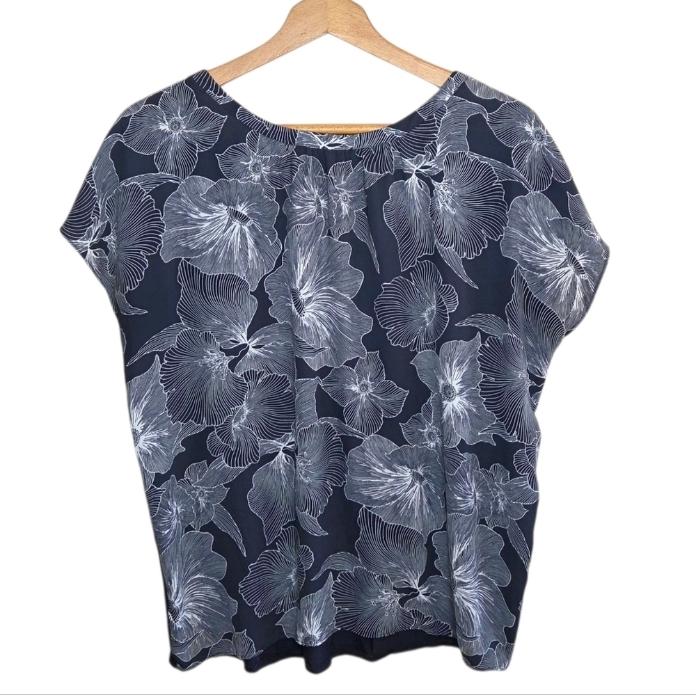 Loft Dark Gray White Floral Sketch Print Top Open Back Detail Size Large